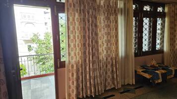 Doppia familiare, vista città | Area soggiorno | Giocattoli