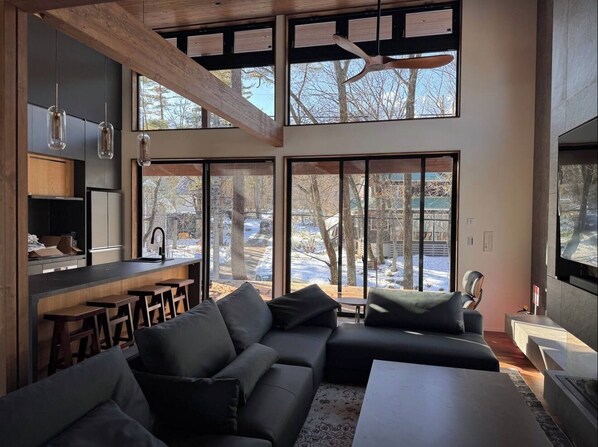 Vila superluxo, sacada, vista para a montanha | Área de estar | Smart TV, lareira, Netflix, pisos aquecidos