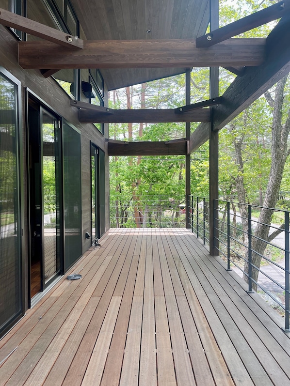 Bureau, espace de travail pour ordinateur portable, rideaux occultants