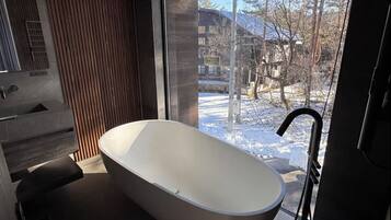 Luxury Villa, Balcony, Mountain View | Bathroom