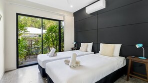 5 bedrooms, iron/ironing board, Internet, bed sheets