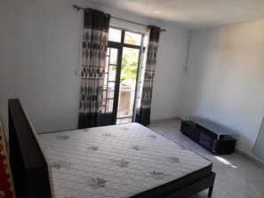 5 chambres, fer et planche à repasser, Wi-Fi, draps fournis