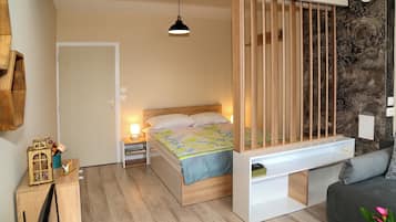 1 slaapkamer, een strijkplank/strijkijzer, wifi