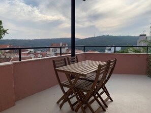 Outdoor dining - Apartment3 with terrace and a view near Amoreiras (Lisboa)