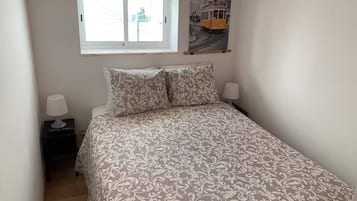 1 slaapkamer, een strijkplank/strijkijzer, internet, beddengoed