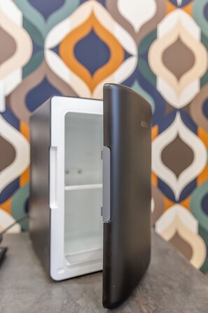 In-room safe, desk, laptop workspace, iron/ironing board - Hyper Lodge (Rome)