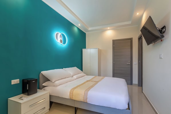 1 bedroom, in-room safe, desk, laptop workspace