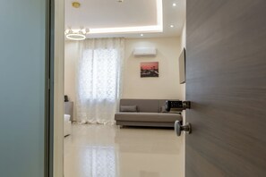1 bedroom, in-room safe, desk, laptop workspace