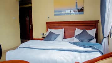 Deluxe Room | Iron/ironing board, free WiFi