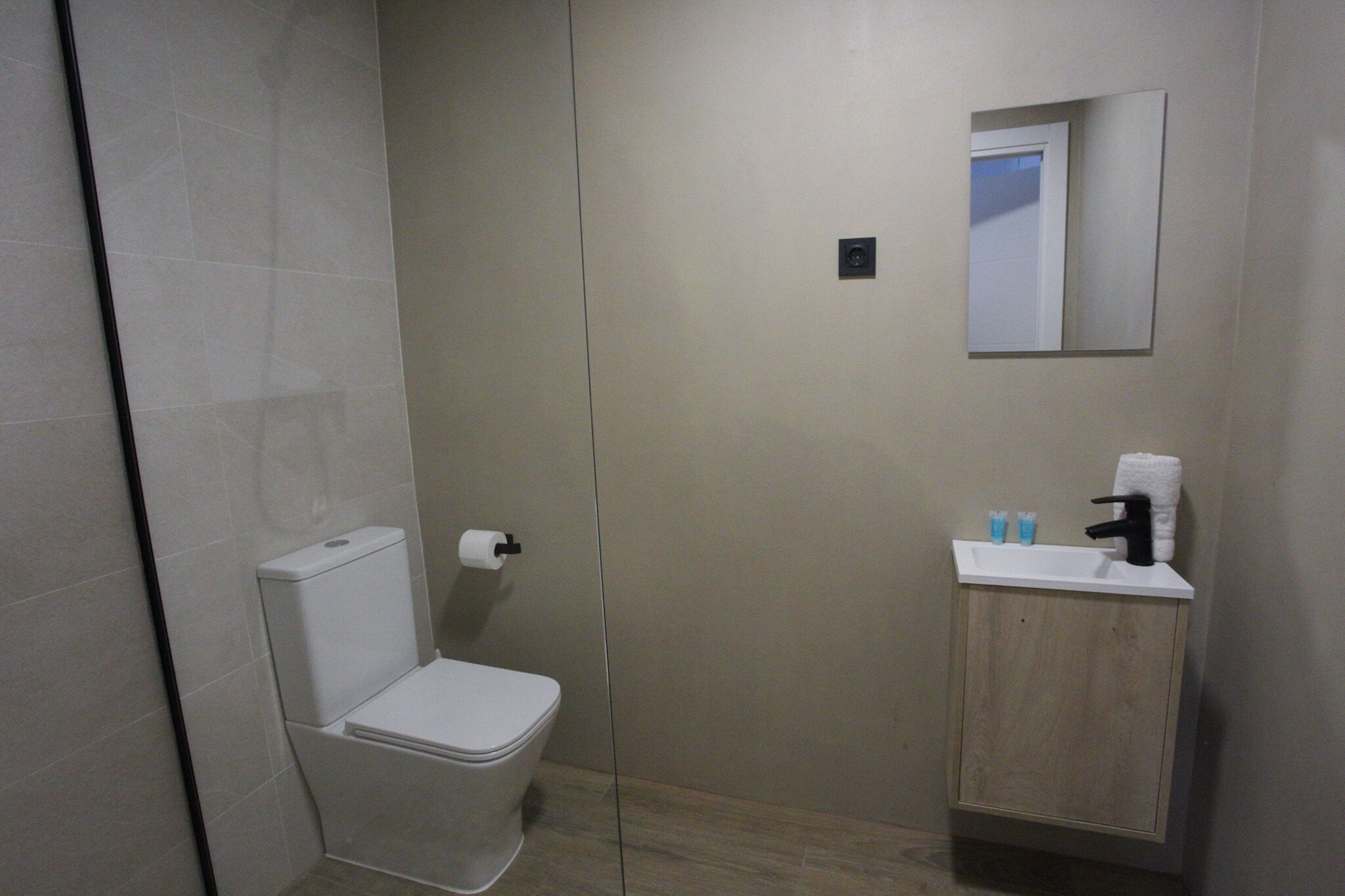 Habitación doble, baño privado | Miscelánea