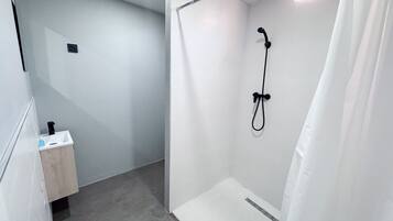 Handdukar, tvål och toalettpapper