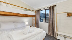 3 chambres, fer et planche à repasser, Wi-Fi, draps fournis