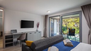 Desk, laptop workspace, free WiFi - VILLA AQUA - Adults Only (Bol)