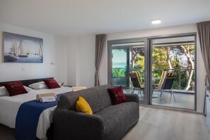 Desk, laptop workspace, free WiFi - VILLA AQUA - Adults Only (Bol)