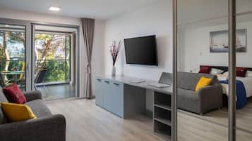Desk, laptop workspace, free WiFi