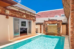 Außenpool, Liegestühle