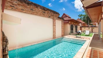 Outdoor pool, pool loungers