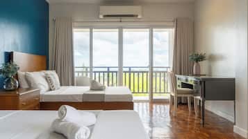 4 bedrooms, iron/ironing board, WiFi, bed sheets