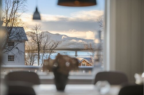 Countryside Holiday Home in Norwegian Fjord with Mountain Views & Serene Gardens