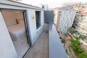 Superior Room with Balcony, City View | Balkong