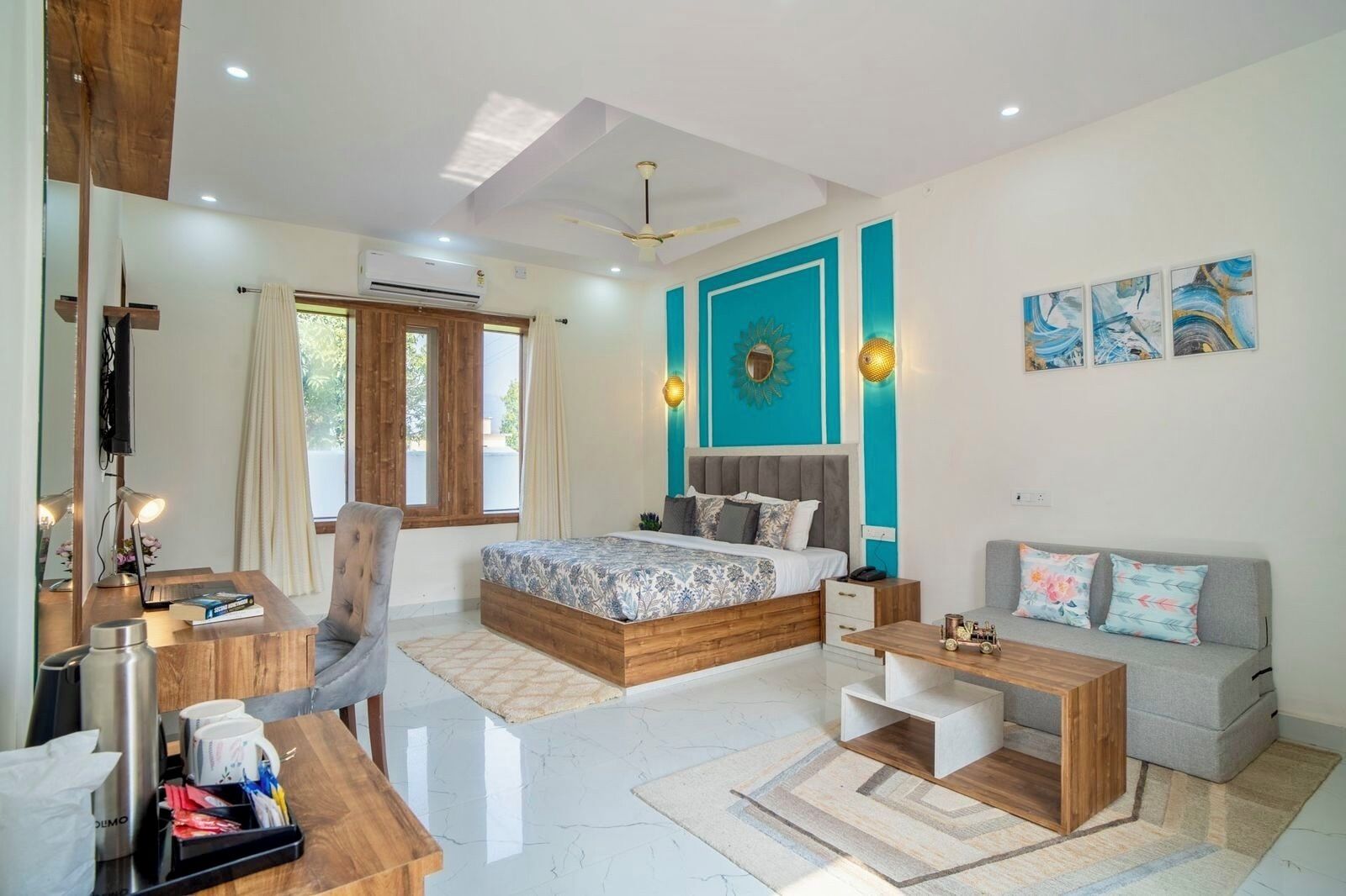 Työpöytä, kannettavalle tietokoneelle sopiva työtila, ilmainen Wi-Fi