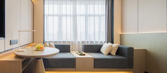 Rezen Longuu Hotel - Guangzhou Baiyun Airport Cultural Tourism City