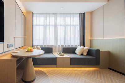 Rezen Longuu Hotel - Guangzhou Baiyun Airport Cultural Tourism City