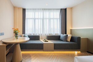 Luxury Twin Room, City View (Free Deliver Service to Canton Fair Complex During Canton Fair) | In-room safe, desk, laptop workspace, blackout drapes