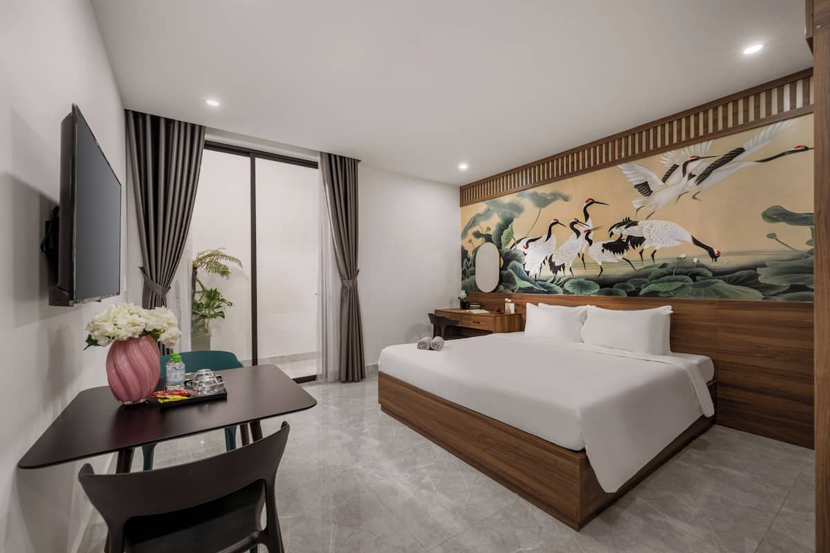 Superior Studio | 1 bedroom, minibar, desk, free WiFi