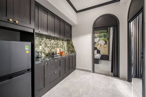 Apartment, 2 Bedrooms, Balcony, Pool View | Private kitchen