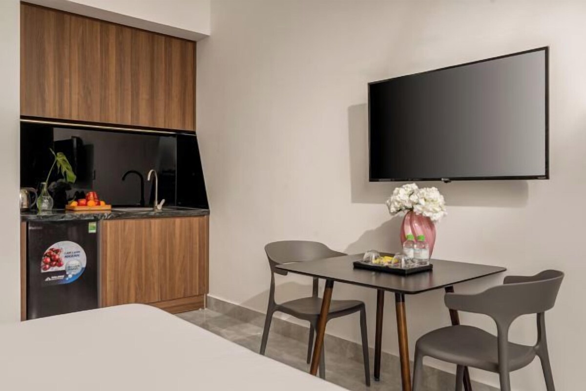 Minibar, desk, free WiFi, bed sheets
