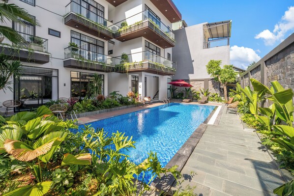 Outdoor pool - CiCi Villa & Apartment (Da Nang)