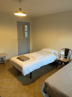 5 slaapkamers, een strijkplank/strijkijzer, gratis wifi, beddengoed
