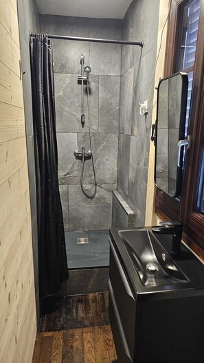 Toallas y papel de baño 