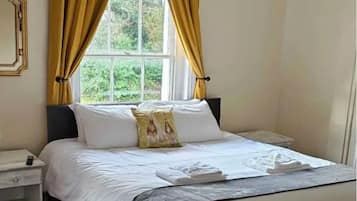 Iron/ironing board, free WiFi, bed sheets
