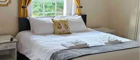 BĂŒgeleisen/BĂŒgelbrett, kostenloses WLAN, BettwĂ€sche