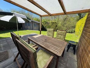 Outdoor dining - Bungalow near Grevelingenmeer (Brouwershaven)