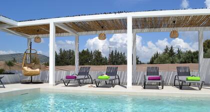 Azure Dreams 4-bedroom villa with pool