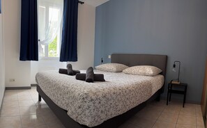 3 bedrooms, iron/ironing board, free WiFi, bed sheets