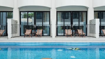 2 udendørs pools, liggestole