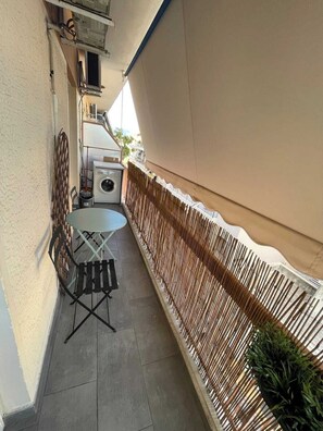 Outdoor dining - Central vintage Apartment with Acropolis view (Athina)