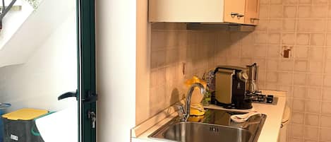 Fridge, microwave, stovetop, coffee/tea maker