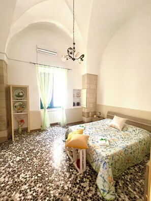 2 slaapkamers, een kluis op de kamer, een strijkplank/strijkijzer