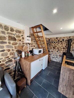 Interior - Stone cottage with private garden, in a quiet location, on the Mont-Saint-Michel bay (Roz-sur-Couesnon)