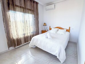 8 bedrooms, iron/ironing board, WiFi, bed sheets