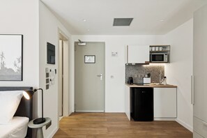 Comfort Suite with Balcony | Private kitchen