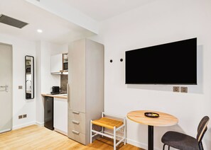 Single Comfort Suite with Balcony | 1 Schlafzimmer, individuell dekoriert, individuell eingerichtet