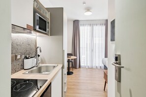 Single Suite | Private kitchen