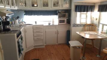 Cookware/dishes/utensils