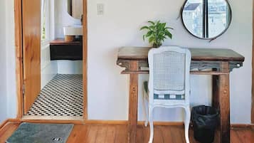 Basic Double Room, City View | Bathroom | Shower, free toiletries, hair dryer, towels